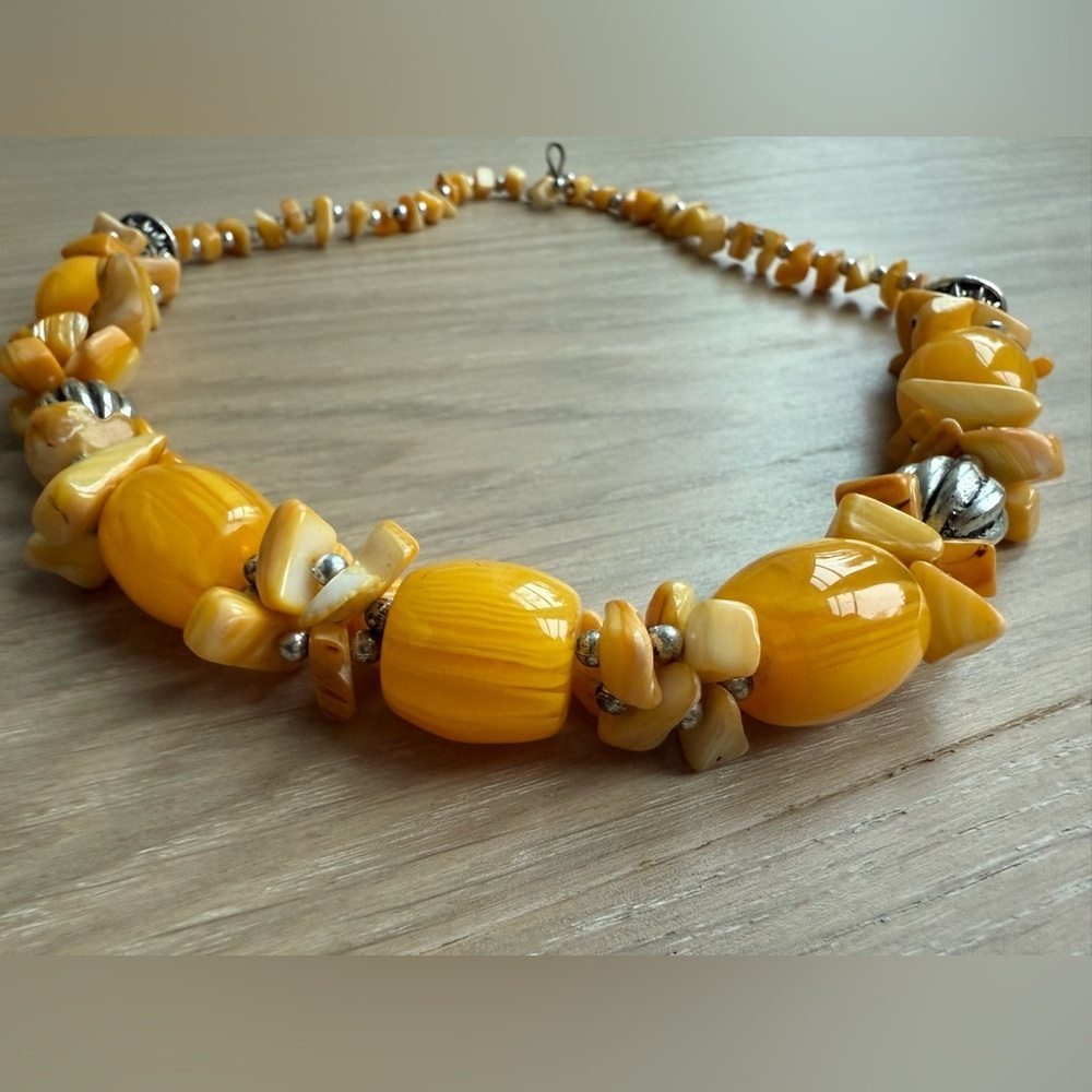 Vintage Yellow Beaded Jewelry Set with yellow stones, bracelet necklace charm - Picture 8 of 16